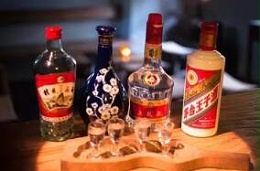 為勇者而生：北京白酒酒吧開業
