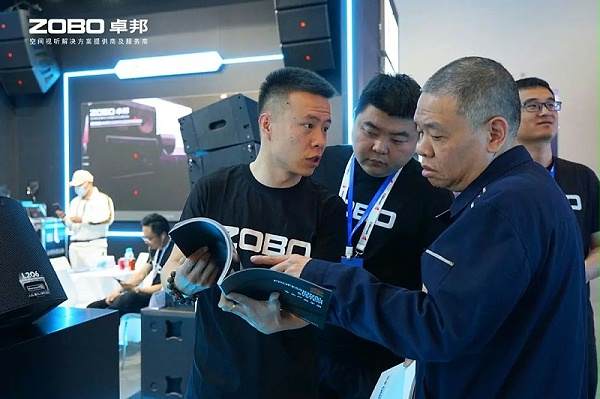 4聚焦展會盛況丨北京infocomm展 ZOBO卓邦展會第二天 熱度依舊不減 好評如潮