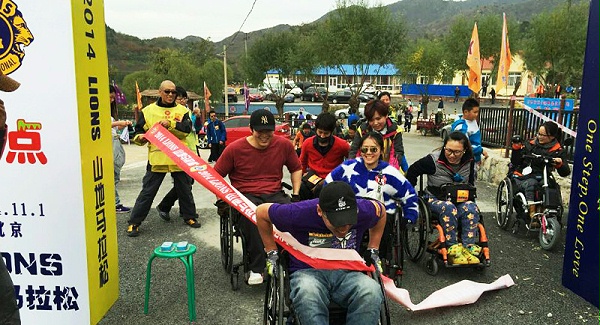 以愛(ài)之名，貼地疾行