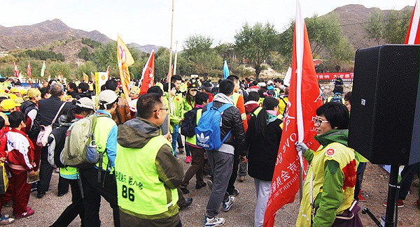 以愛(ài)之名，貼地疾行
