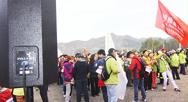 以愛(ài)之名，貼地疾行