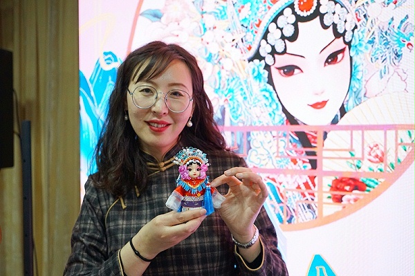 ZOBO卓邦工會丨舉辦體驗非遺之美-制作北京絹人的“女神節”活動